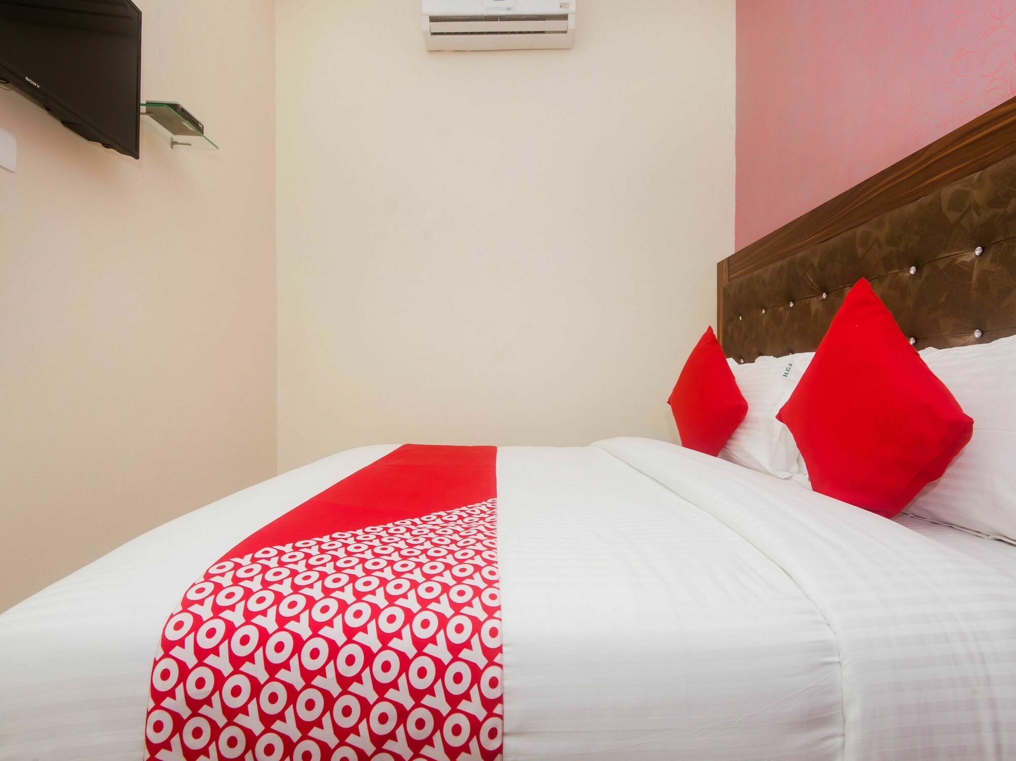 Hotel O Greenforest Near Airport Road Metro Station Mumbai Kültér fotó