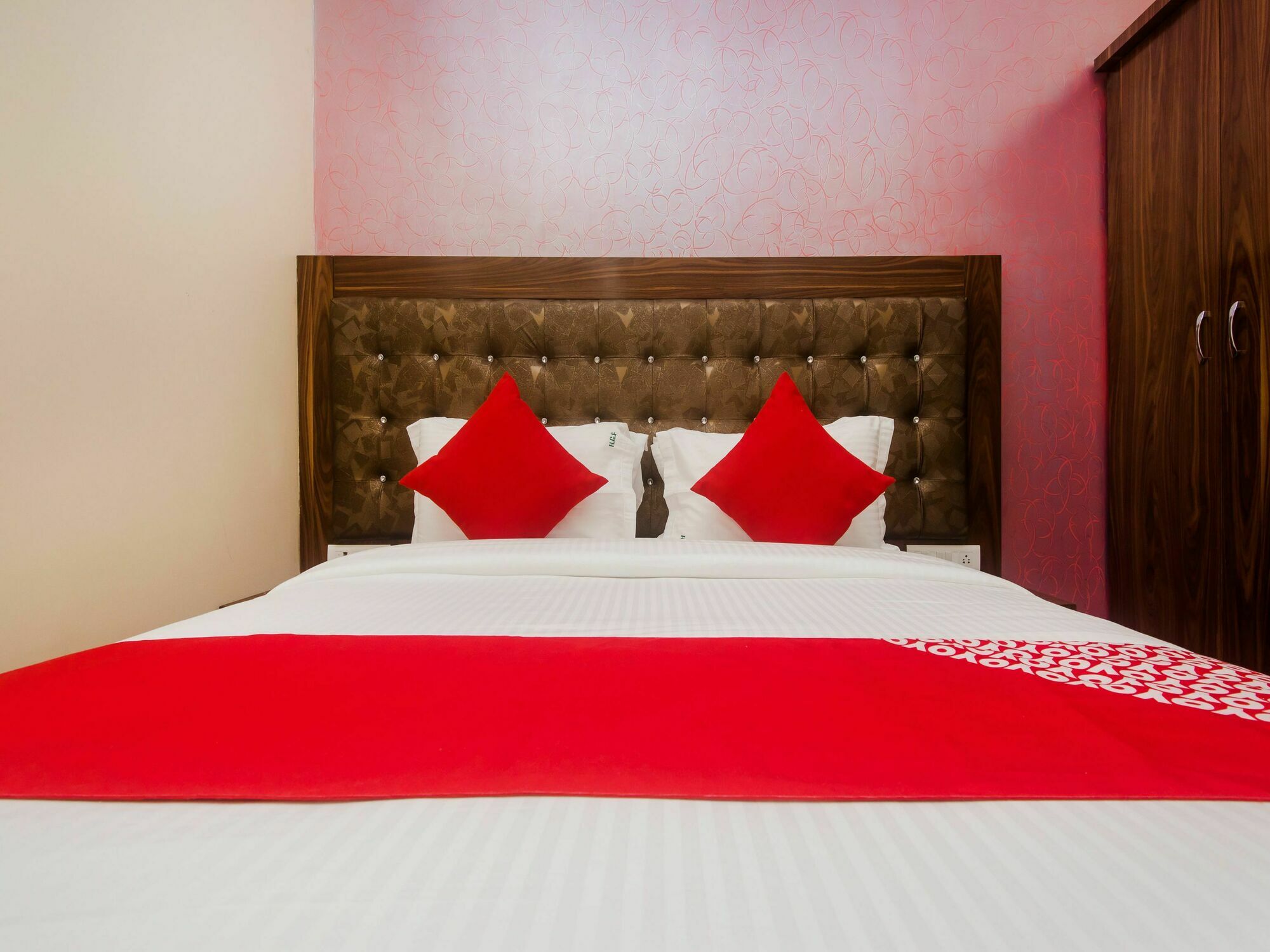 Hotel O Greenforest Near Airport Road Metro Station Mumbai Kültér fotó